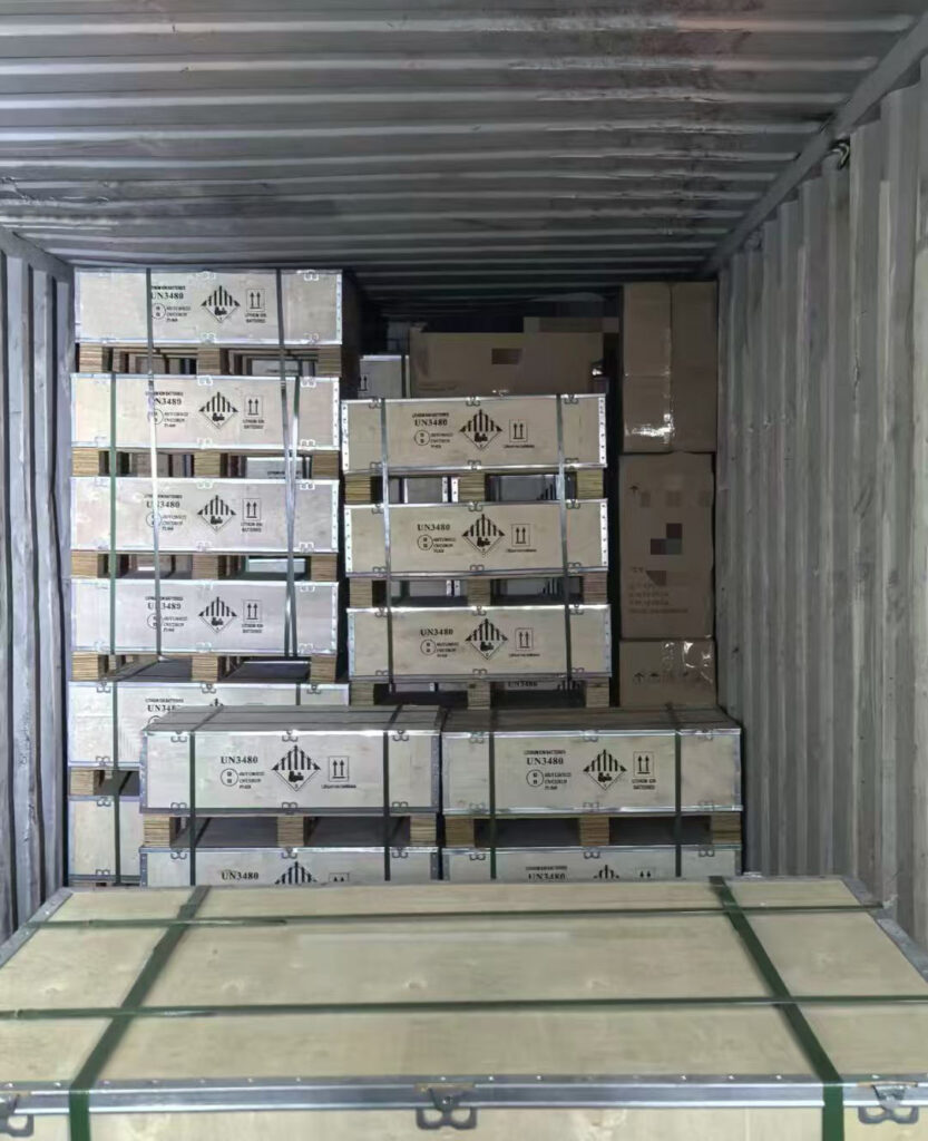 dangerous goods container for batteries